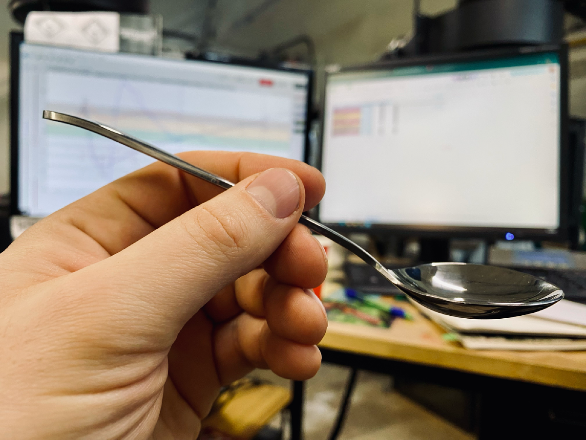 Любовался ложкой во время обжарки :D