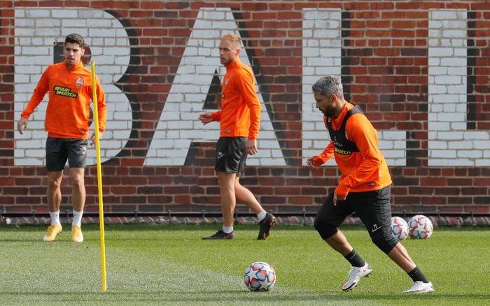 Обложка © ТАСС / EPA / SERGEY DOLZHENKO