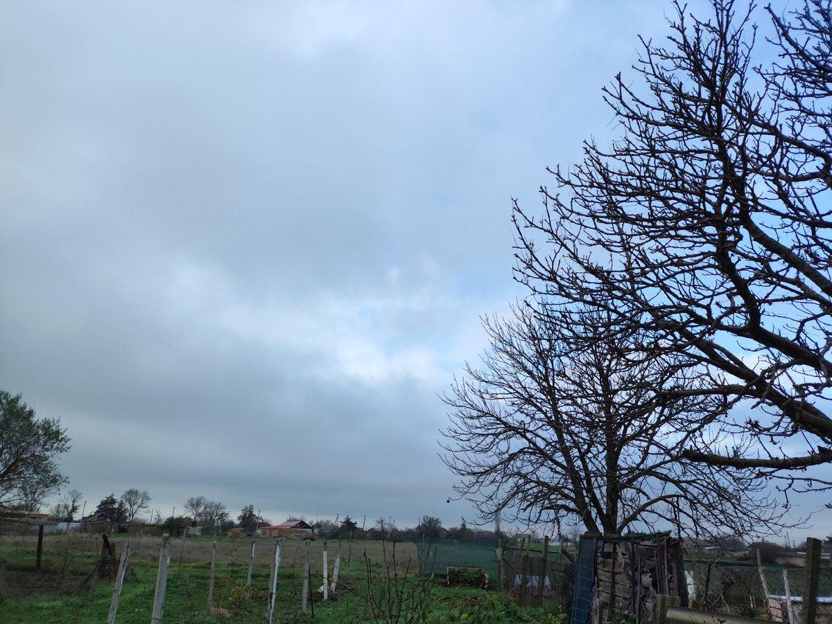 Там тоже проблески неба