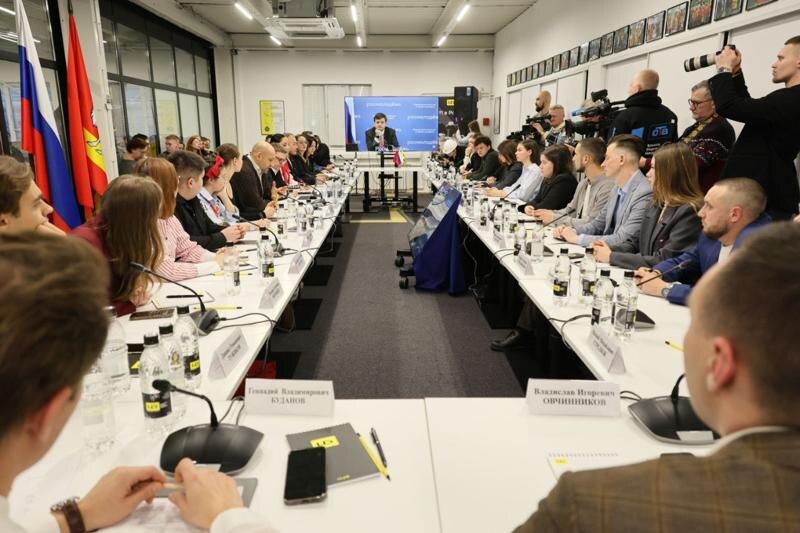    Полпредство. Заседание совета по молодежной политике