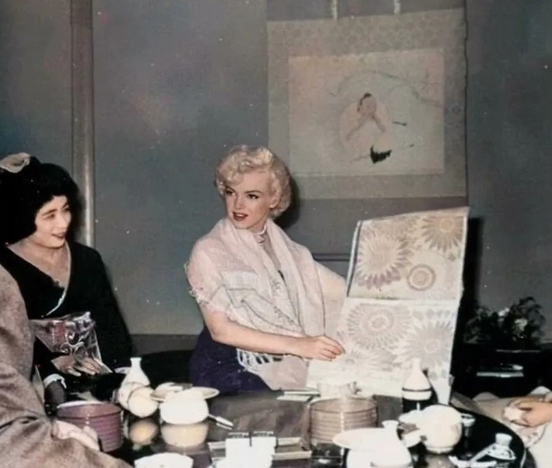 Мэрилин Монро в Японии. Февраль 1954 года.