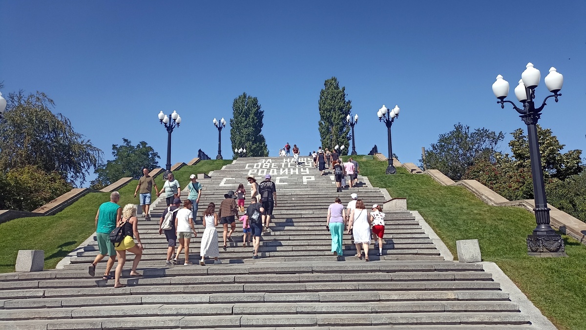 Лестница из 200 ступеней на Мамаевом кургане