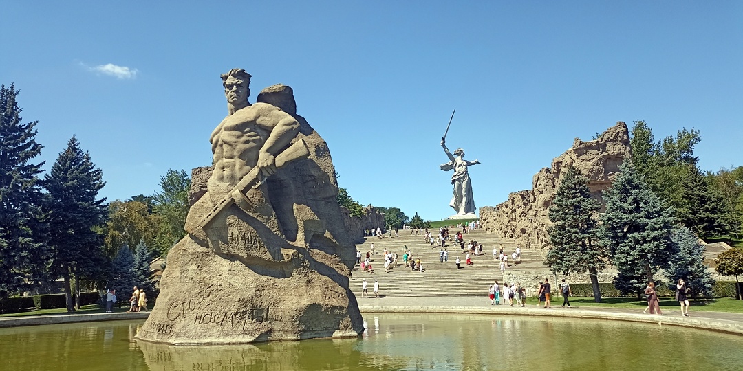 Что чувствуешь у подножия "Родины-матери"? Посетили Мамаев курган