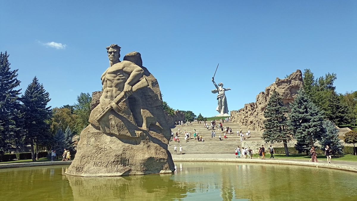 Мамаев курган. Площадь Стоявших Насмерть