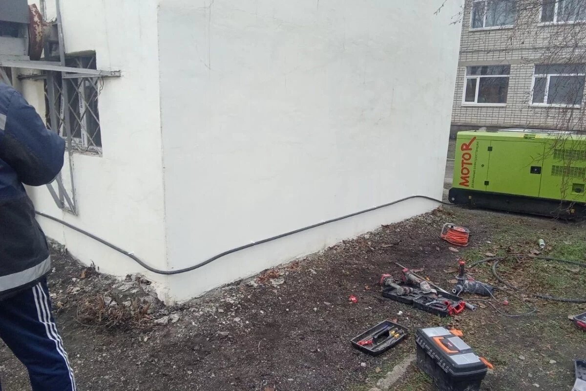    Псковские специалисты подключили аварийный генератор в херсонской школе