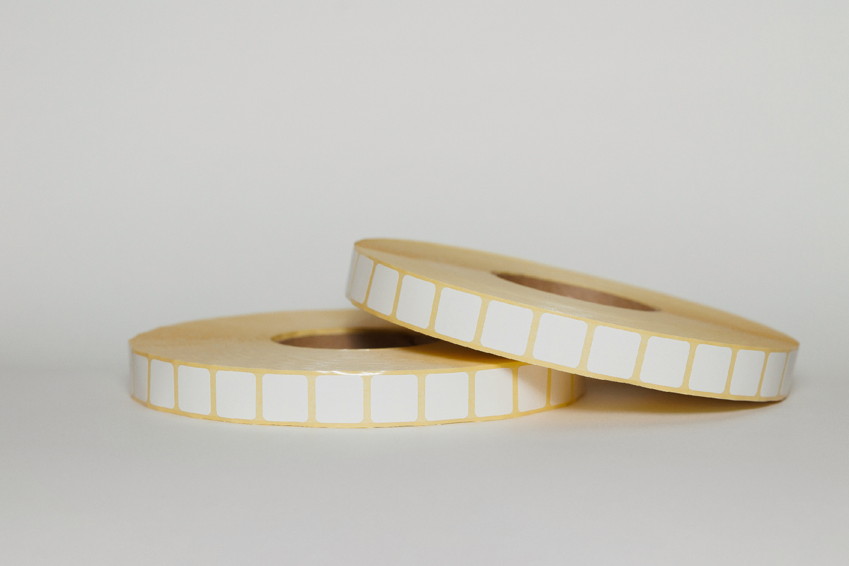 Самоклеящиеся этикетки в рулонах для маркировки «Честный знак»