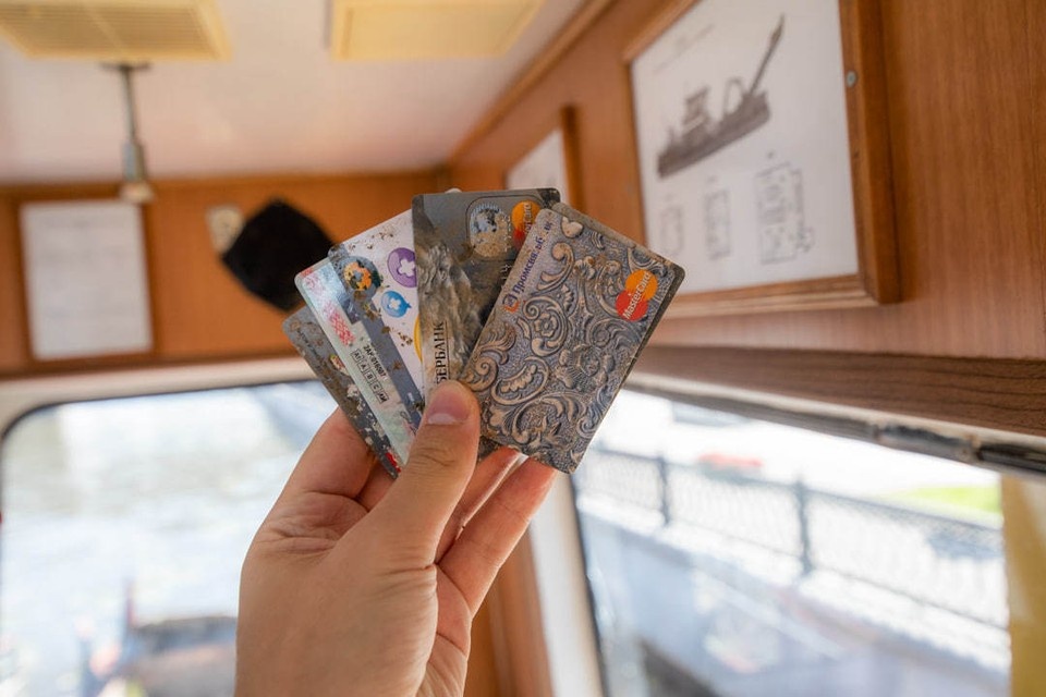    В ЦБ рассказали о диалоге с банками по отключению карт Visa и Mastercard Андрей АБРАМОВ