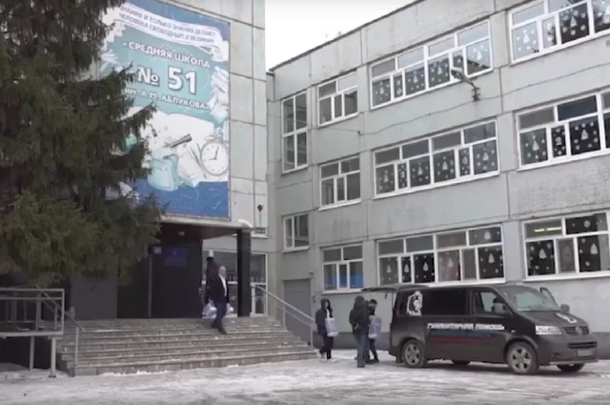    Ульяновская школа №51 отправила бойцам медикаменты и тёплые вещи