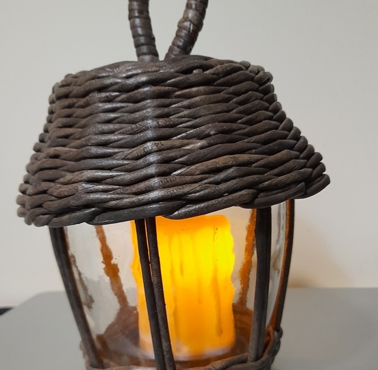 Новогодний фонарик из газетных трубочек