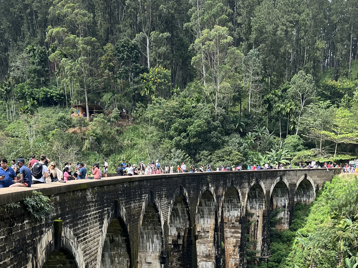 Высокий сезон имеет и другие минусы: с конца декабря по март рестораны переполнены, отели заняты, дороги, пляжи, основные достопримечательности перегружены. Фото: Елена Башкова
