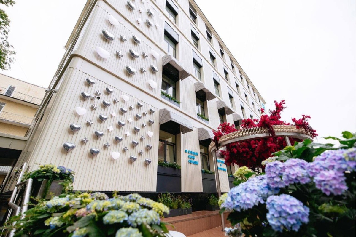 Гламурная поликлиника на Большой Бронной с кафе и верандой