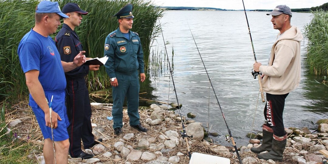 Дворцы у воды — можно, а машину за 200 метров — штраф: 6 законов, которые злят честных рыбаков