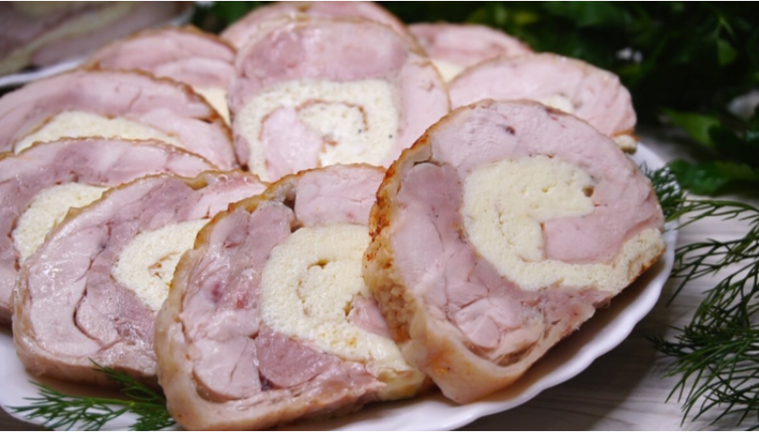 На ужин — горячее, на завтрак — нарезка. Один рецепт на 2 дня. Такой рулет готовлю вместо колбасы на бутерброды...