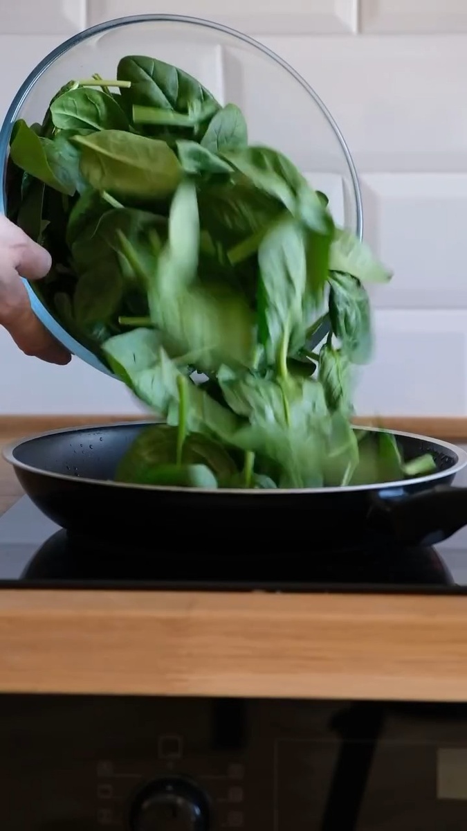 Спанакопита — греческая выпечка. Легкий рецепт с подробными фото каждого этапа приготовления