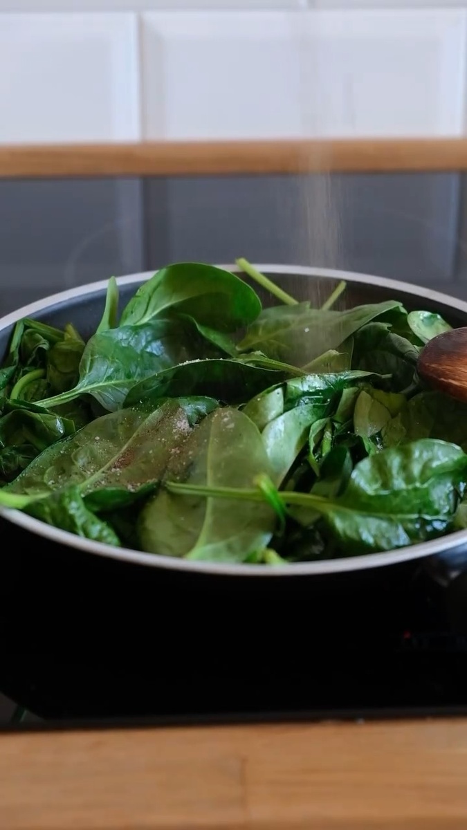 Спанакопита — традиционная греческая выпечка. Простой пошаговый рецепт с наглядными фотографиями процесса приготовления