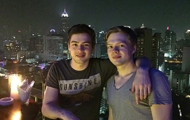 Слева Тим, справа Алекс