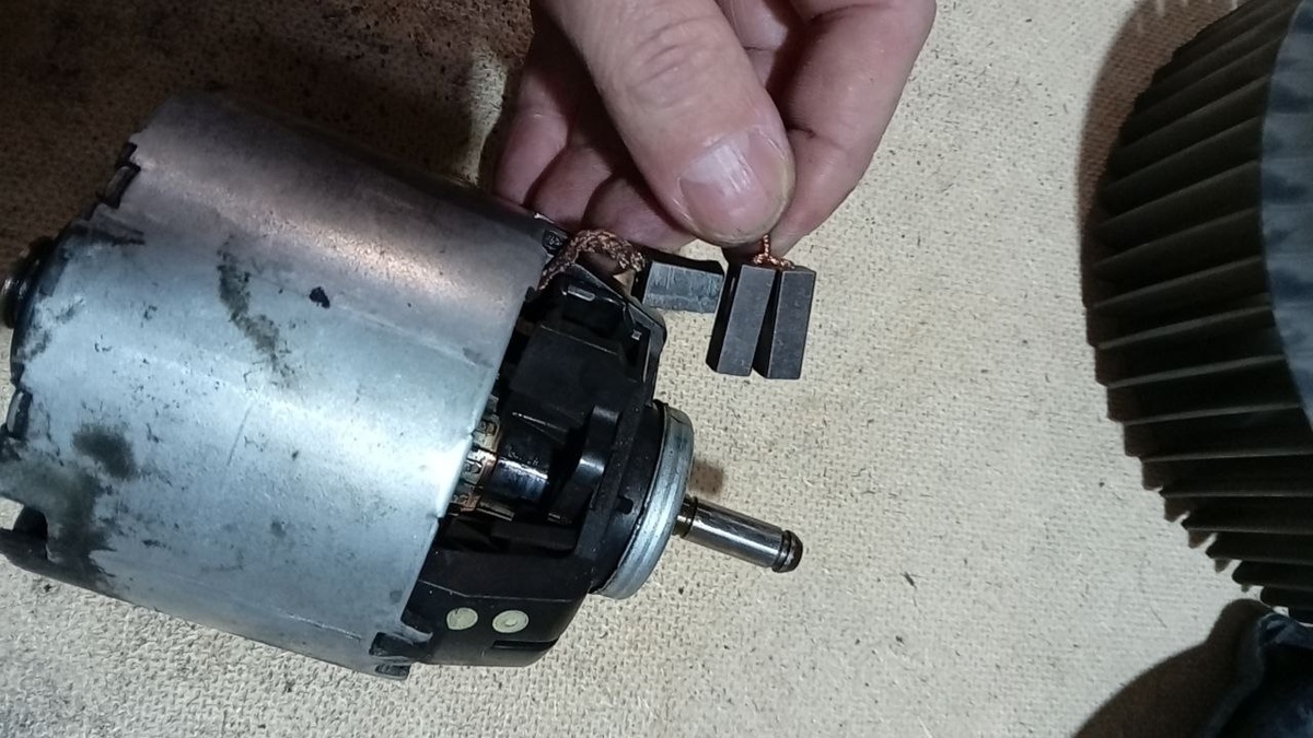 На фото старая изношенная и вмето одной две новых