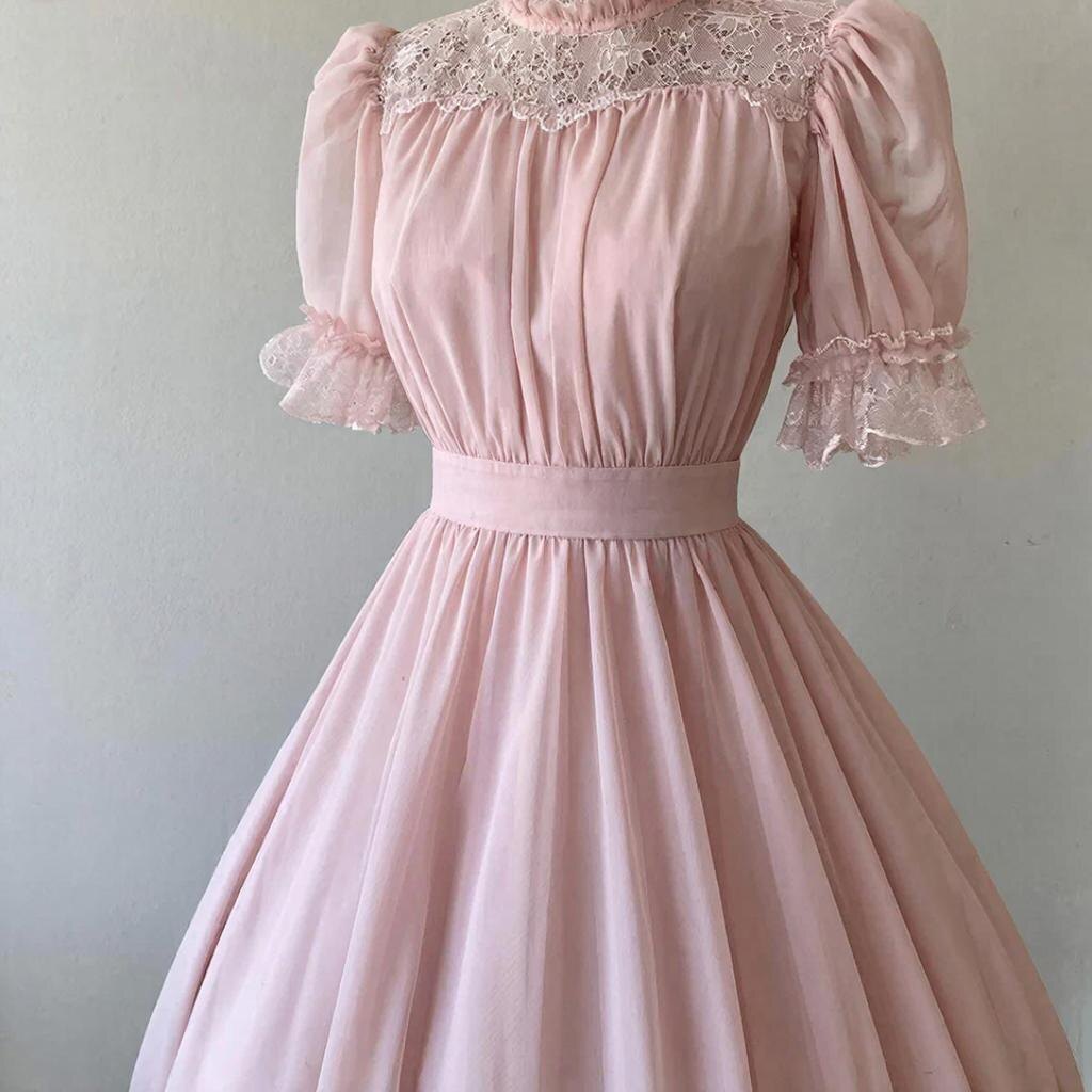 Одна из попыток нарисовать мне красивое платье в стиле 50-х годов