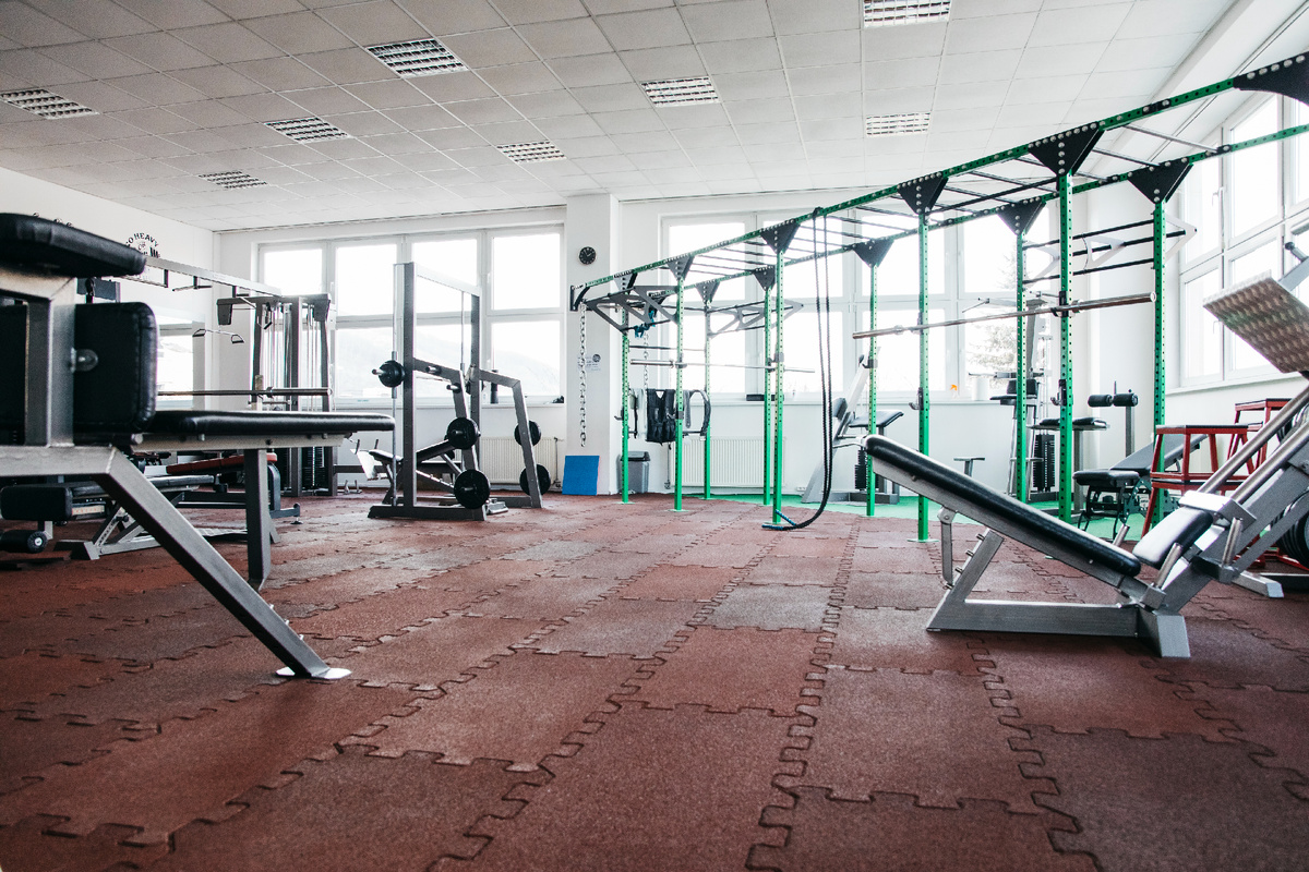 https://ru.freepik.com/free-photo/still-life-gym-equipment_4729812.htm#fromView=search&page=1&position=8&uuid=eb9d0dc6-8df4-4f74-9e15-e4441a23ca06&query=%D1%81%D0%BF%D0%BE%D1%80%D1%82%D0%B8%D0%B2%D0%BD%D1%8B%D0%B9+%D0%B7%D0%B0%D0%BB