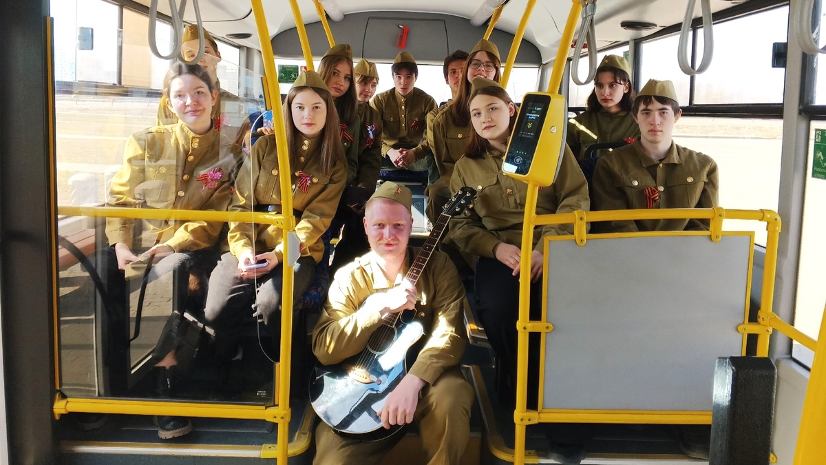    Ко Дню Победы в Югре запустят акцию «Читающий автобус» с поэзией военных лет