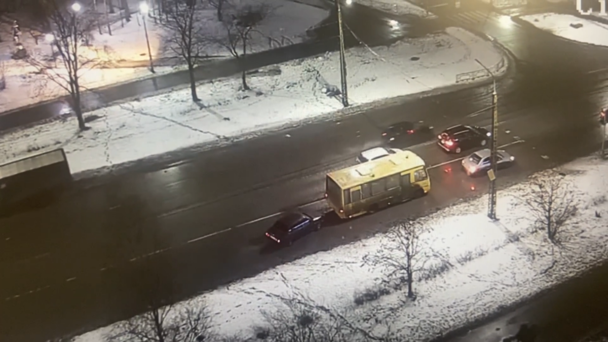    Скриншот записи камеры видеонаблюдения "Ситилинк"