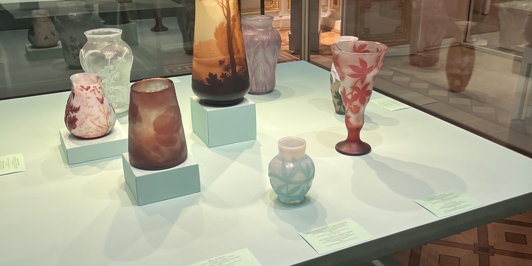 "…Блеск кристалла и тонкость граней…". Русское стекло XVIII – начала ХХ века с резьбой и гравировкой.