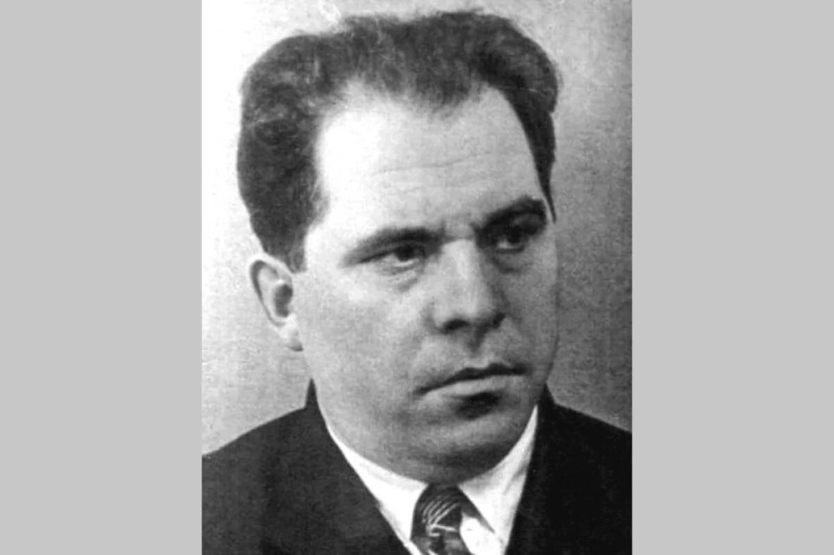    Арсений Зверев.