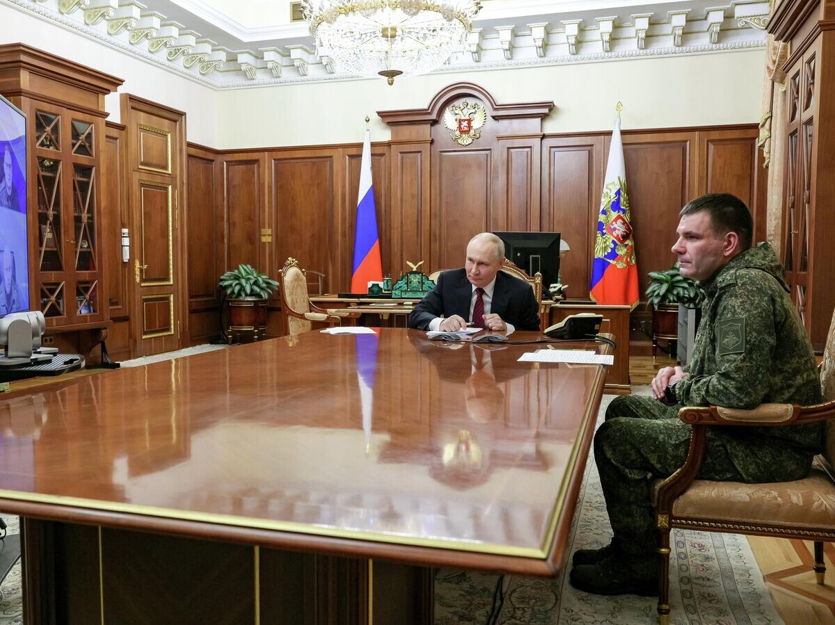    Президент РФ Владимир Путин проводит в режиме видеоконференции совещание по ситуации в зоне СВО | © РИА Новости / POOL