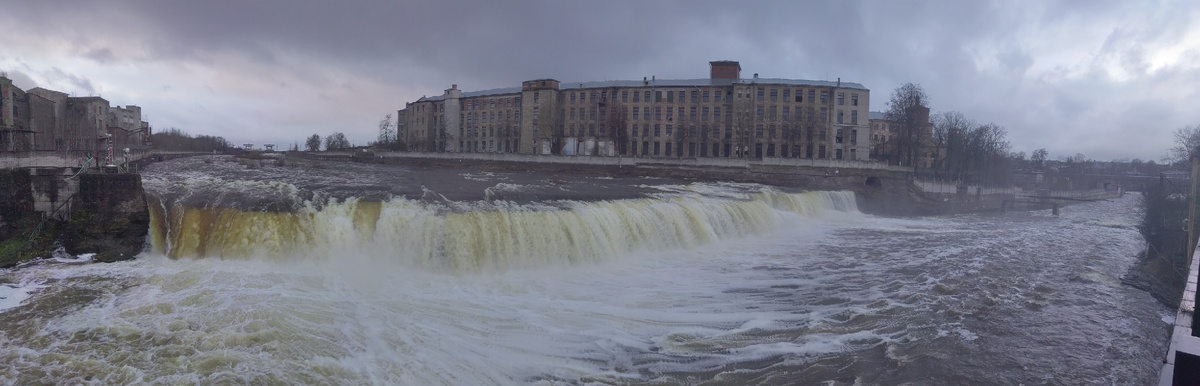 Вот он, Нарвский водопад