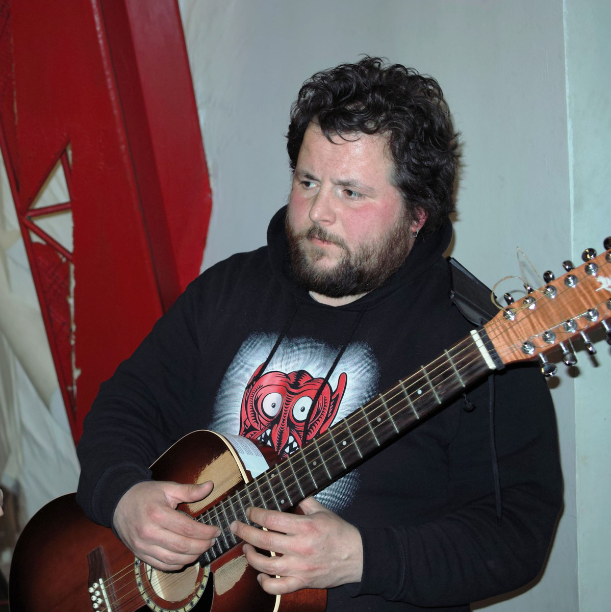 Джек (Валентин Сохорев), создатель и лидер звуко-музыкального арт-проекта МЕДВЕДЬ ШАТУНЪ