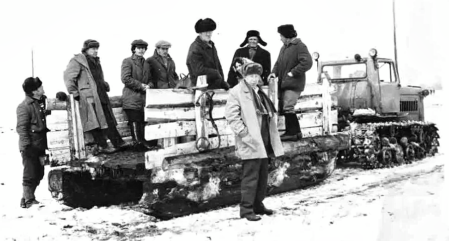 А вы катались в детстве на тракторных санях?