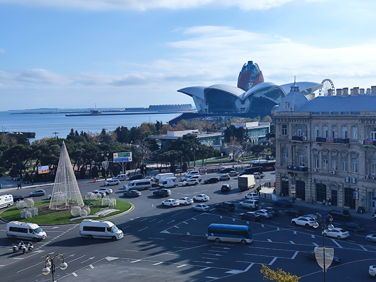 Вид из президентского номера Four Seasons Hotel Baku.