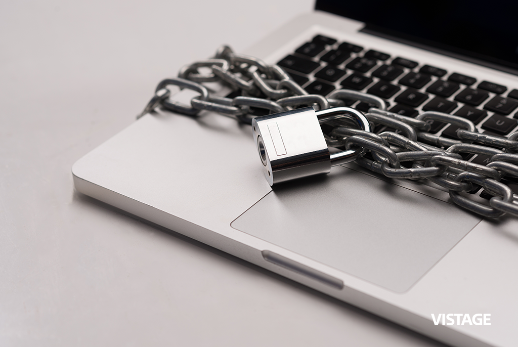 «Базовая защита: сложные пароли и двухфакторная аутентификация — ваш первый рубеж обороны».