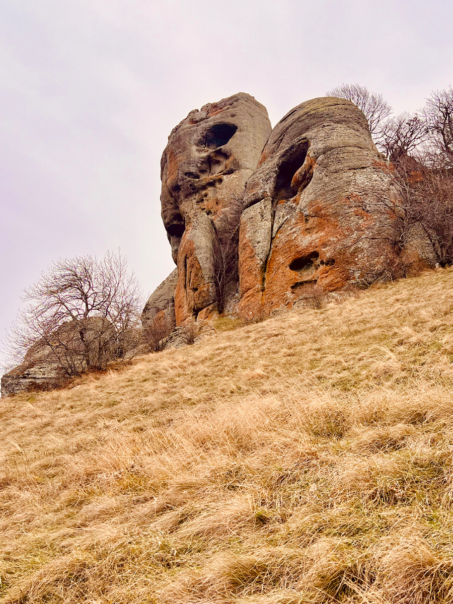 Та самая скала Екатерина, она же Хой-Кая, она ещё как-то называется, не успеваю запоминать новые названия, появляющиеся на современных картах. 