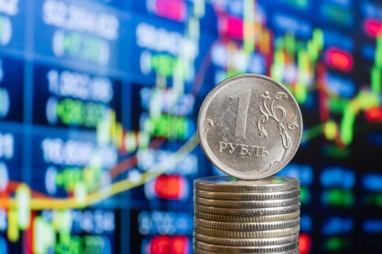    В России существует проблема ненастоящего курса рубля Виталий