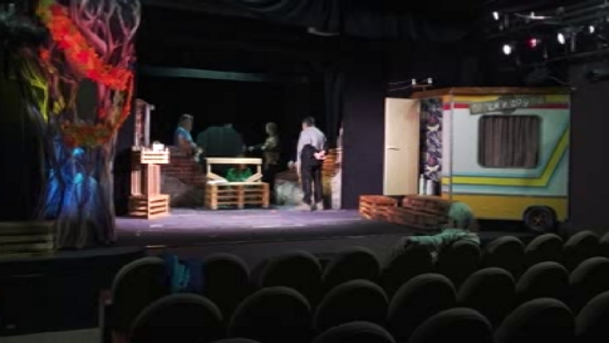    Сотрудники пожнадзора провели профилактический рейд в Курском театре кукол