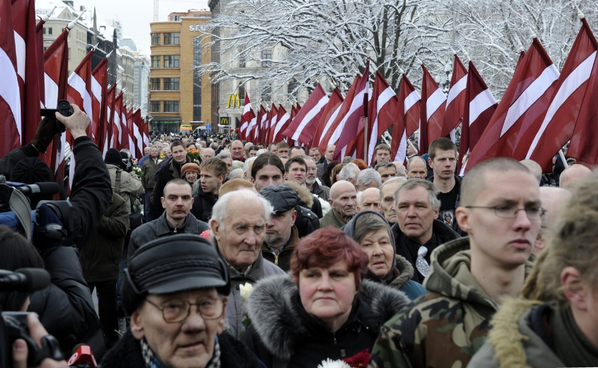 Торжественное шествие в центре Риги в день поминовения латышских эсэсовцев 