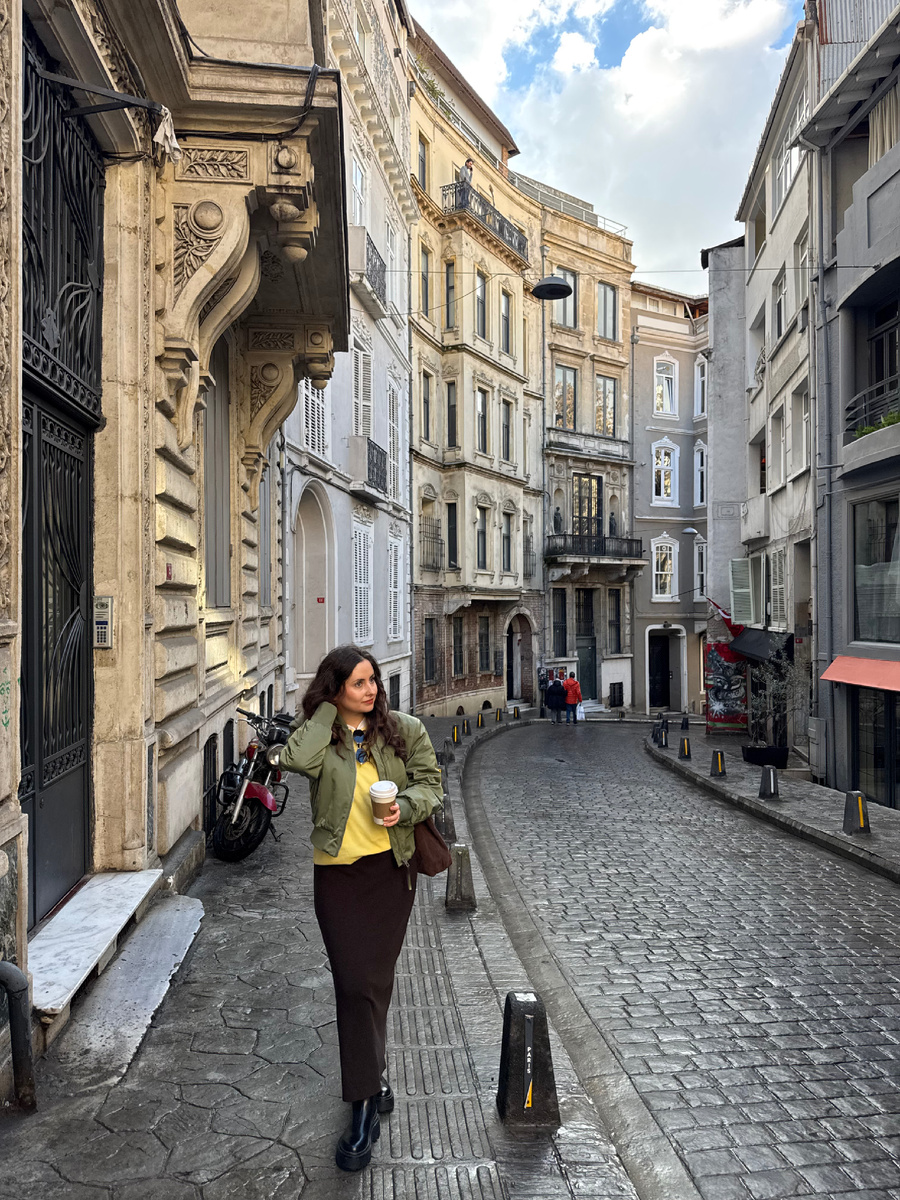 А вот эта улочка - просто любовь! Она называется Faık Paşa Cd. Район Джихаргир