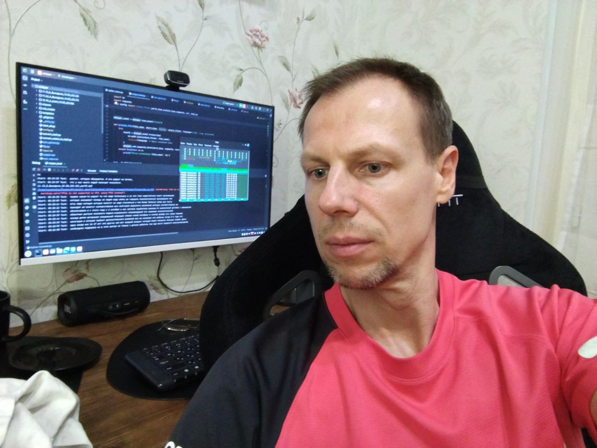 Привет. Это я - курьер, мебельщик и айтишник 