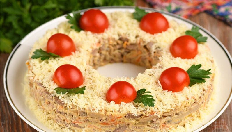 Салат из куриной печени с грибами. Легко приготовить и очень вкусно есть