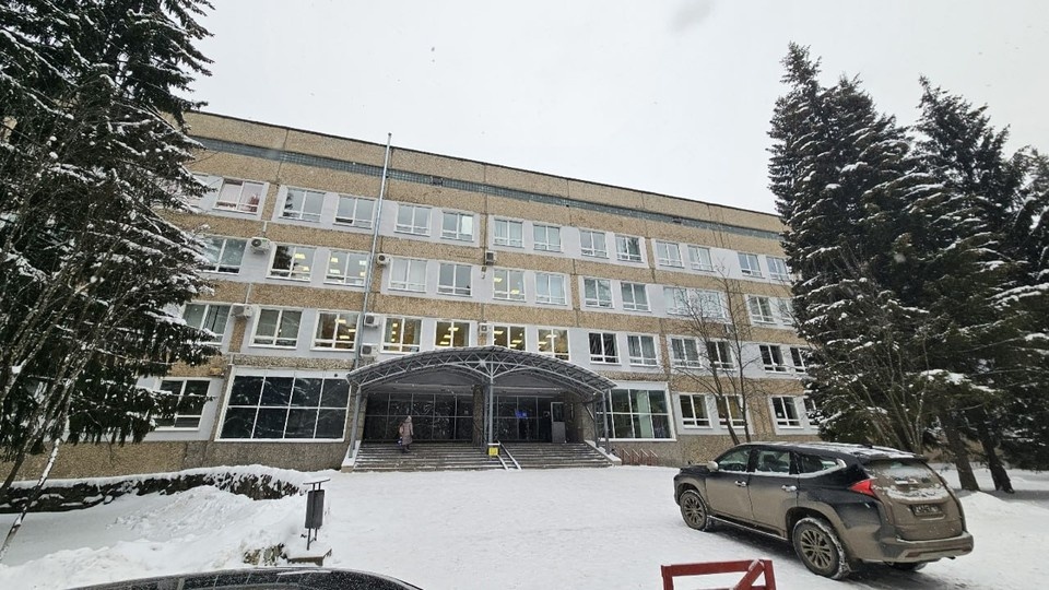    Комплекс университета находится в правобережной части Ленинского района и со всех сторон окружен лесом Николай ОБЕРЕМЧЕНКО