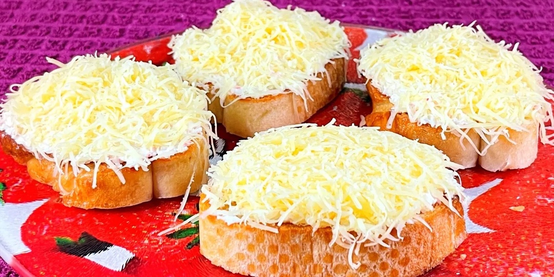 Каждый год 31 декабря готовлю эту закуску, и все от него просто без ума. Рецепт знаменитых "мохнатых" бутербродов