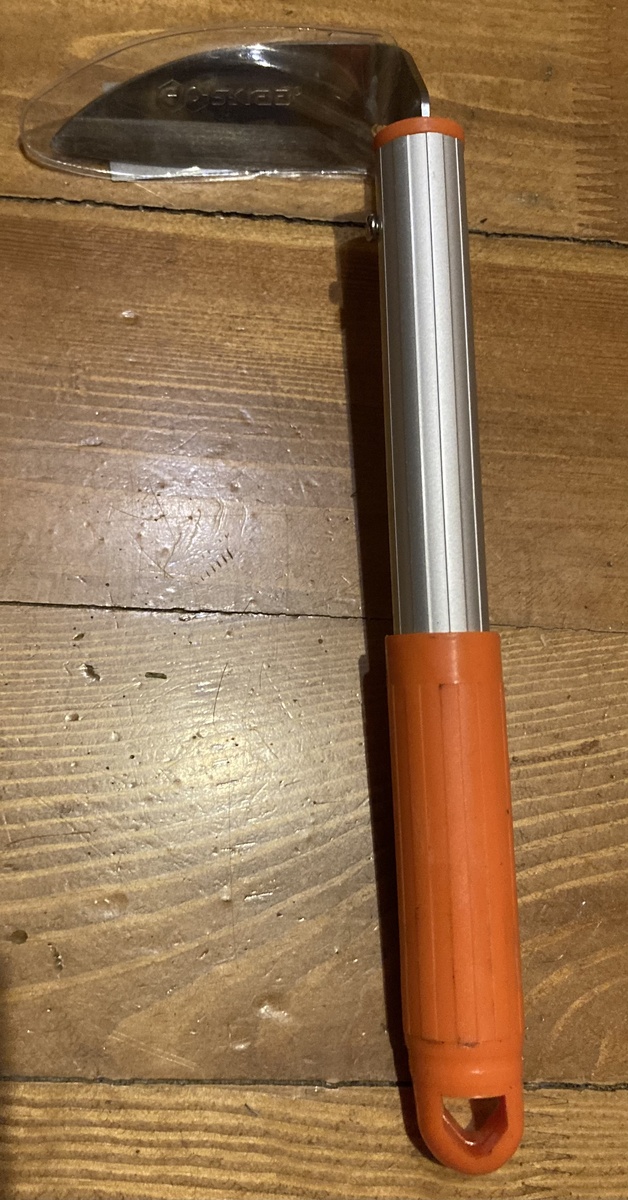 Вот, пришла. И даже лезвие в защитном кармашке