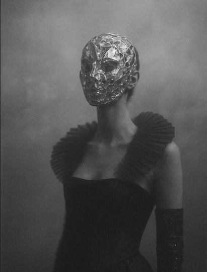 Когда взгляды жгут: почему чужое внимание становится невыносимым