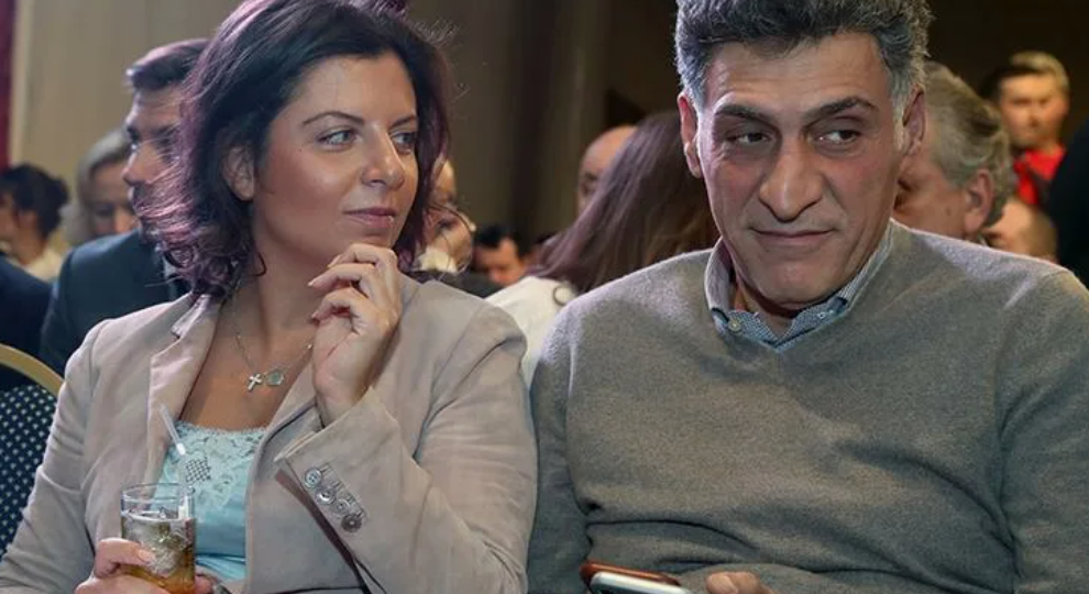 Дом Маргариты Симоньян окутала мистическая тайна, необъяснимые события в жилище телеведущей, к дому приходит чёрный кот