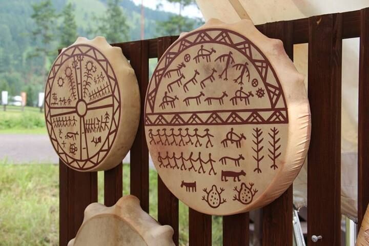 Хакасские бубны: копии карт шаманских миров