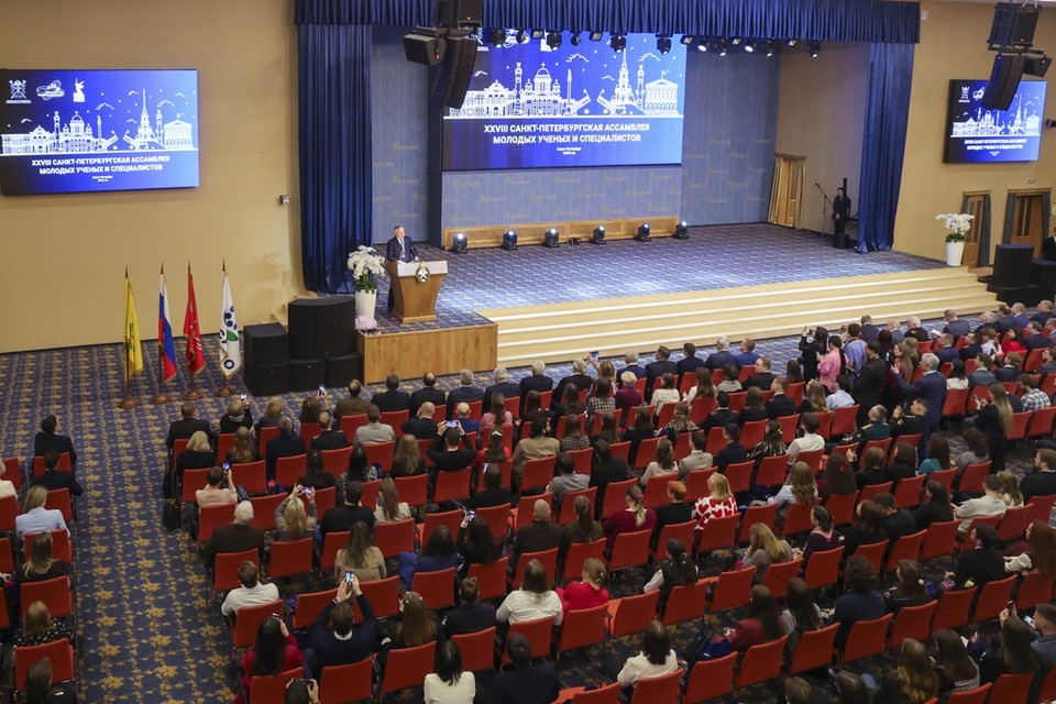    В Петербурге поздравили молодых специалистов. Фото: gov.spb.ru