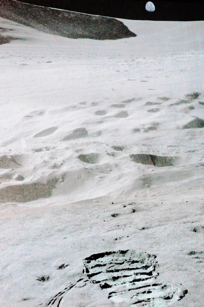 Поверхность Луны след астронавта База Олдрина на поверхности Луны.