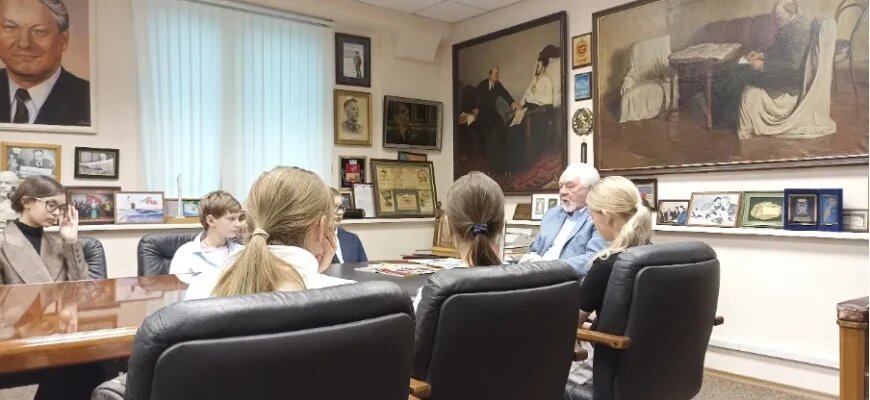    Павел Гусев общается с домжуровцами Анна Монтлевич