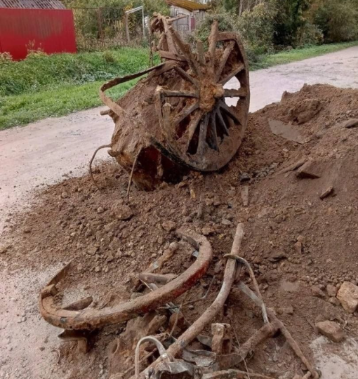 Копая землю экскаватором на даче рабочие обнаружили уникальную находку времён Первой мировой войны